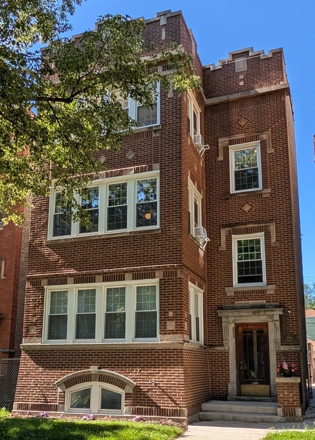 Building Photo - 2734 W Winnemac Ave