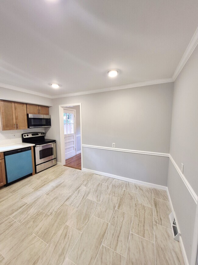 Building Photo - 2402 Fon Du Lac Rd