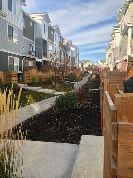 Court-yard view in front of Townhome - 3657 W Sunrise Sky Ln