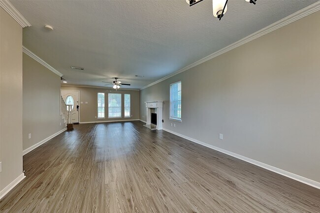 Building Photo - 2203 Pincher Creek Dr