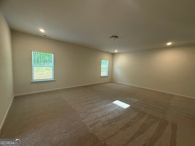 Building Photo - 121 Sycamore Ln