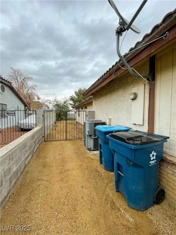 Building Photo - 7440 Lattimore Dr
