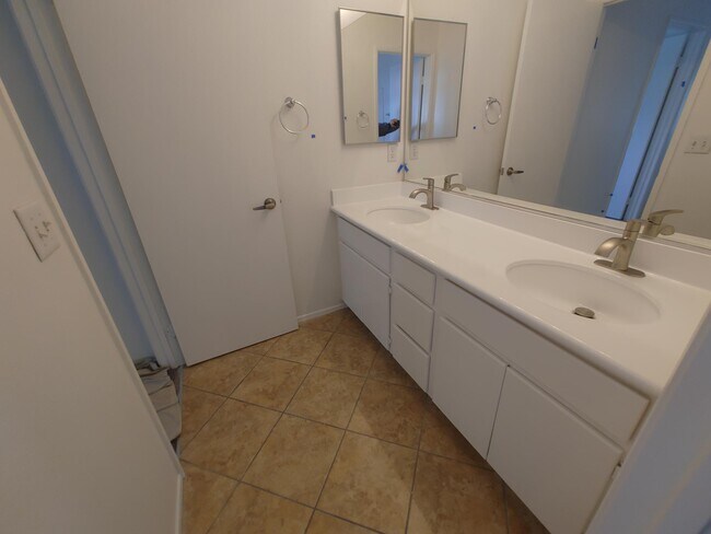 Bathroom 2 - Dual sink vanities - 17528 Yellowwood Way