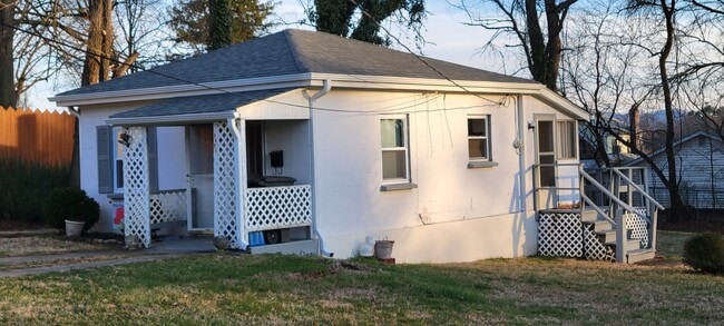 Primary Photo - 1027 Halliahurst Ave