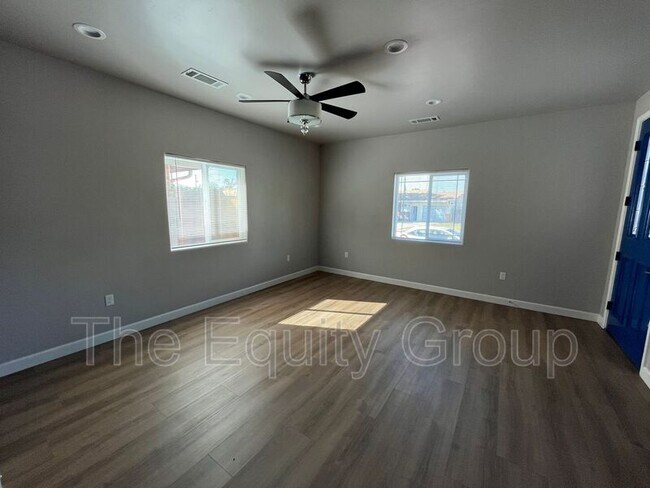 Building Photo - 1135 W Baker St