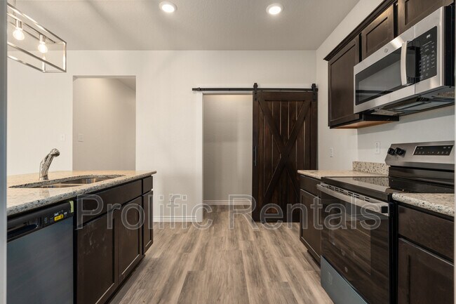 Building Photo - 102 Logan Ct