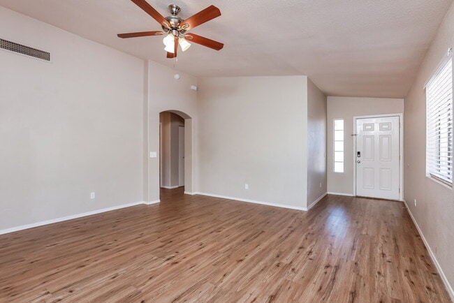 Building Photo - 9009 E Kinross Dr