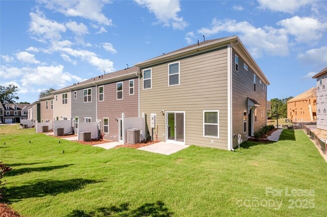 Building Photo - 3220 Lilac Grove Dr