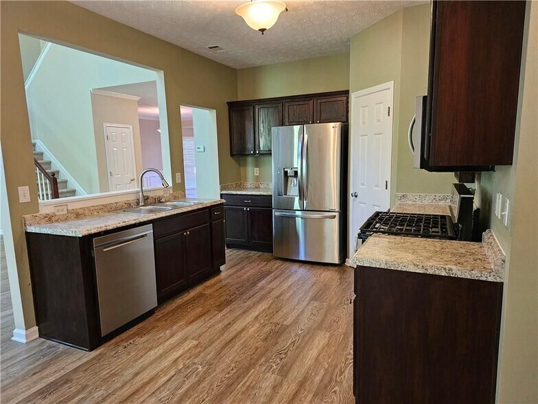 Building Photo - 2350 Kirkstone Dr