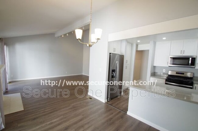 Building Photo - 6255 Canoga Ave