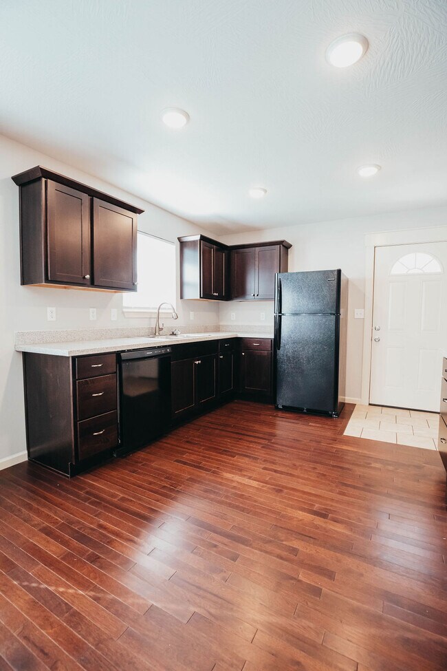 Building Photo - 1337 S Florence Ave