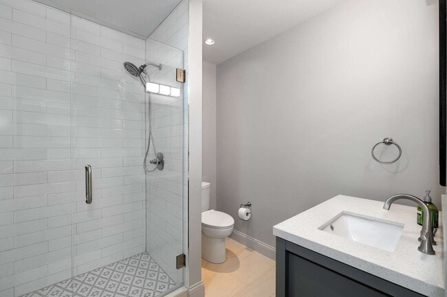 Building Photo - 5656 Kendall Dr