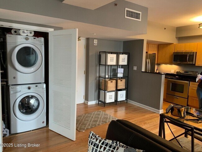 Building Photo - 604 S 3rd St