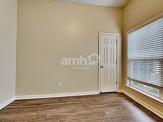 Building Photo - 9289 Oakengate Cove