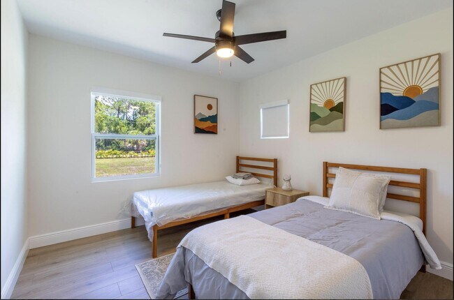 Building Photo - 16932 Aintree Dr W