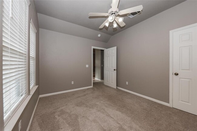 Building Photo - 8 Rosewood Cir