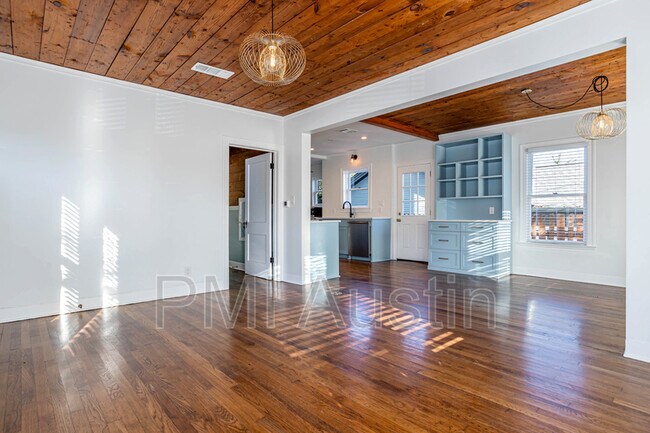 Building Photo - 2003 Newning Ave