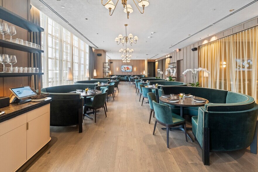 Building Photo - 701 NE 1st Ave