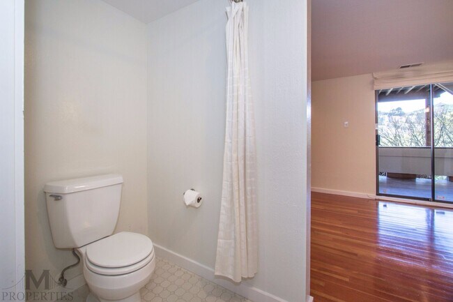 Building Photo - Eureka Valley/Castro 4 Bed + Bonus Room, 3 Bath, 2 Car Garage, City & Valley Views