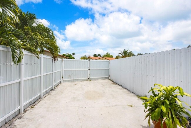 Building Photo - 10770 SW 26th St