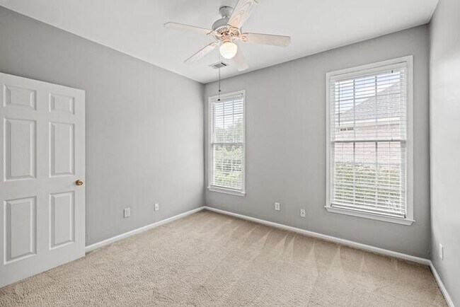 Building Photo - House 4 Beds 2 Baths