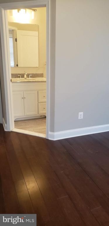 Building Photo - 1103 Morse St NE