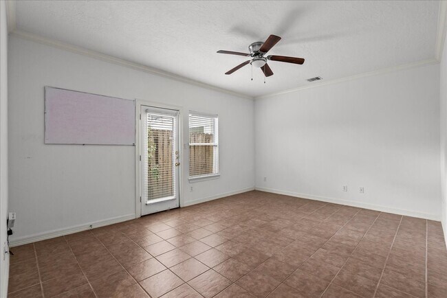 Building Photo - 6118 Tyne St