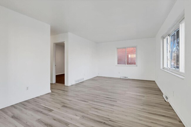 Building Photo - 1699 E Weber Rd