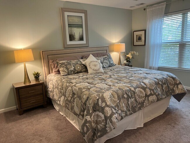 Building Photo - FURNISHED Three Bedroom Wellstone Model Home