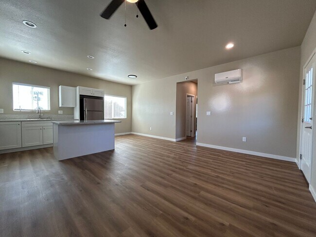Building Photo - 629.5 N Sacramento St