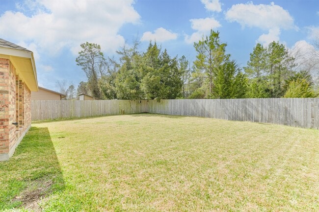 Building Photo - 419 Lazy Ln