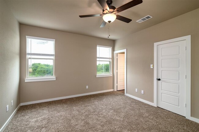 Building Photo - 600 Harvest Moon Dr