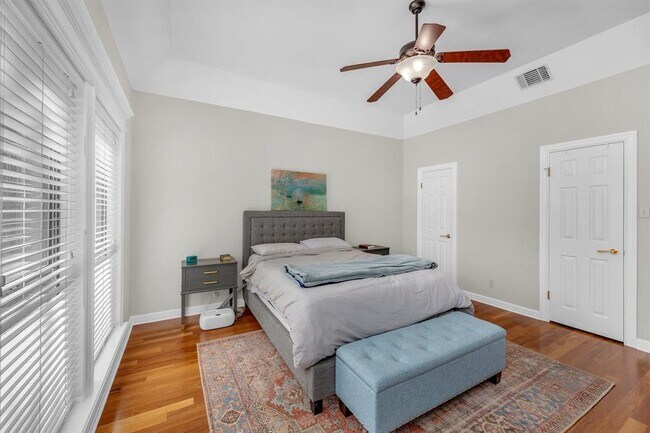 Building Photo - 927 Blue Spring Cir