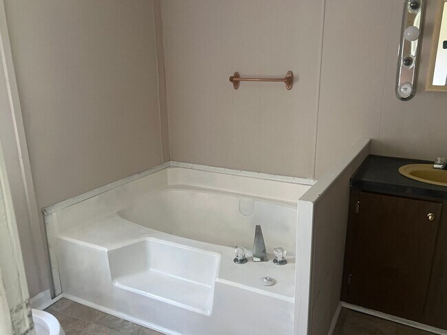 Building Photo - Singlewide Mobile Home in Pinetops