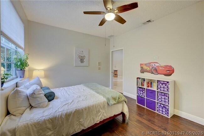 Building Photo - 8171 Hampton Wood Dr