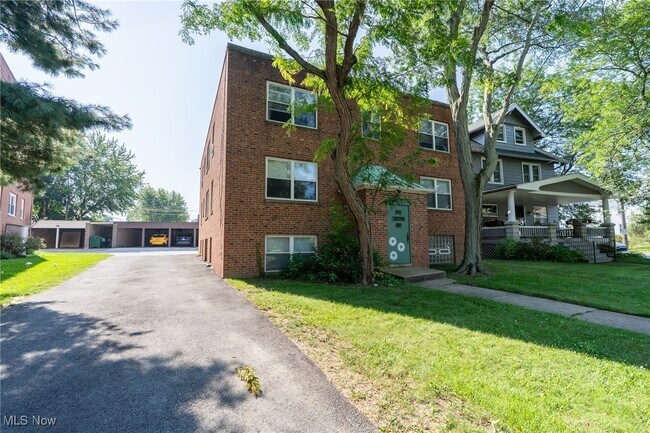 Primary Photo - 1335 Mathews Ave