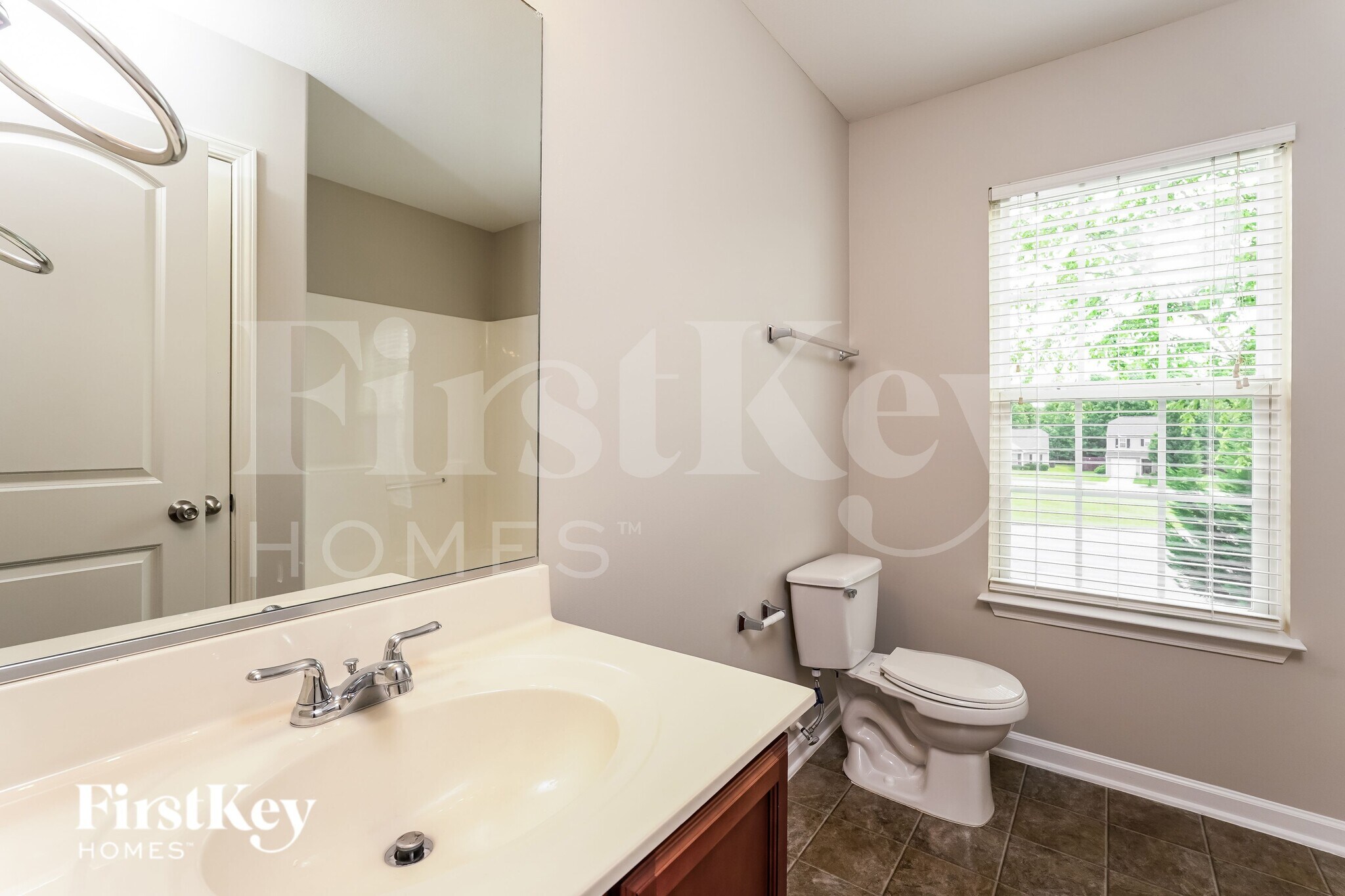 Building Photo - 6600 Maderia Ct