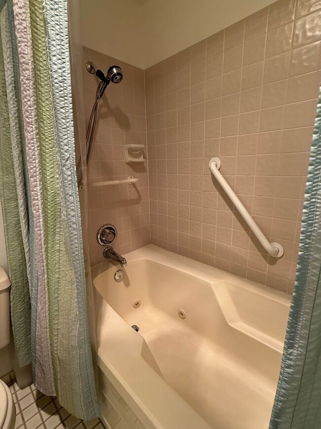 Building Photo - Desirable Park Place Condo -2 bedroom 1.5 ...