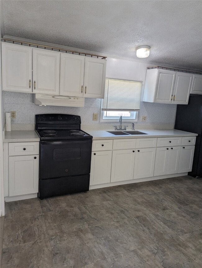Building Photo - 10014 Cedar Landing Dr