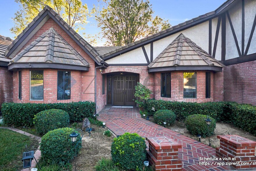 Building Photo - 716 Buckingham Dr