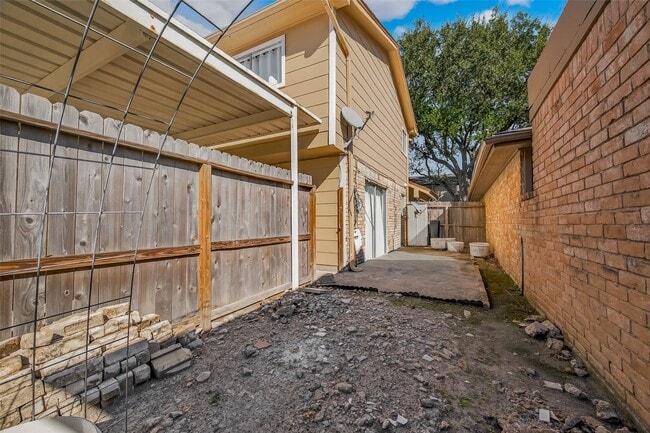 Building Photo - 13175 Clarewood Dr