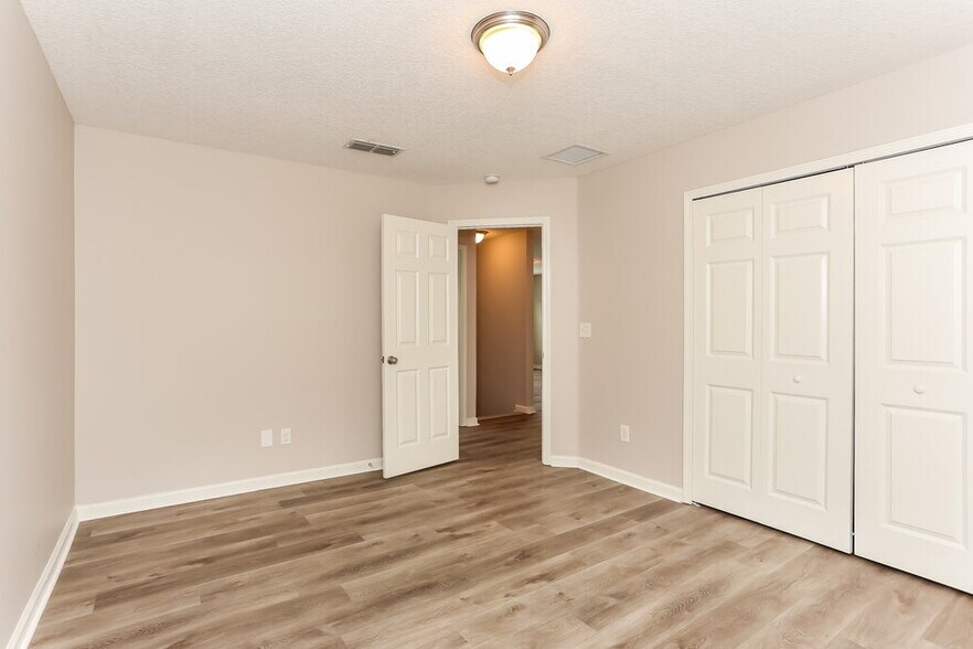Building Photo - 497 Deercroft Ln