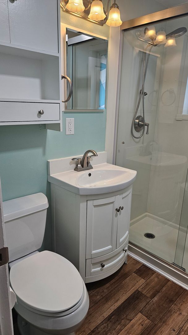 Building Photo - Cute 2 Bedroom Duplex in the Heart of Love...