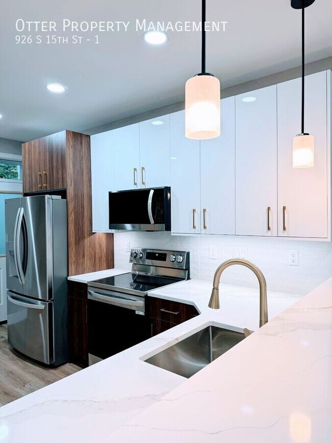 Building Photo - 926 S 15th St