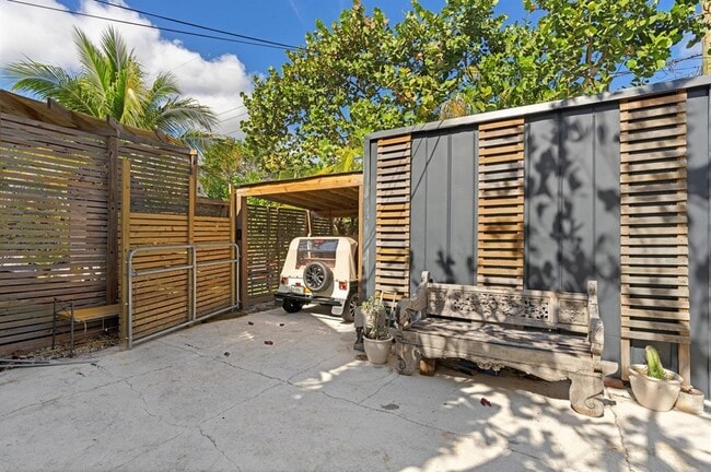 Building Photo - 230 Princeton Dr