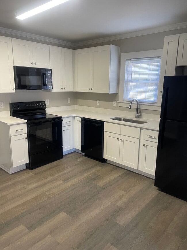 Building Photo - 2806 Stockton St