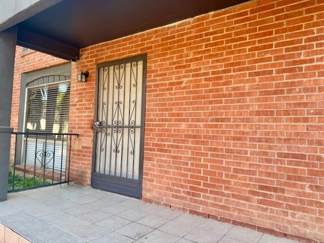 Primary Photo - 1305 Tilden Ave