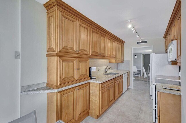 Building Photo - 4200 N Ocean Dr