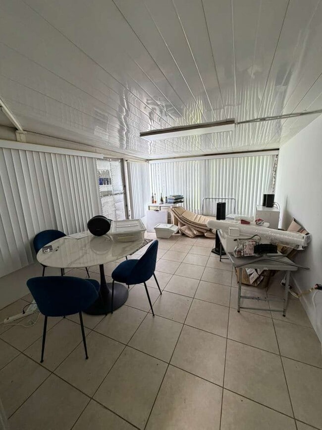 Building Photo - 10137 Donhill Ct