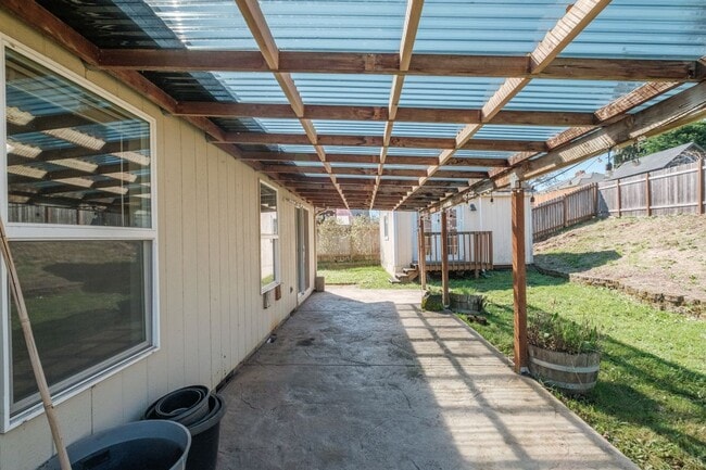 Building Photo - 5448 Siletz Ln